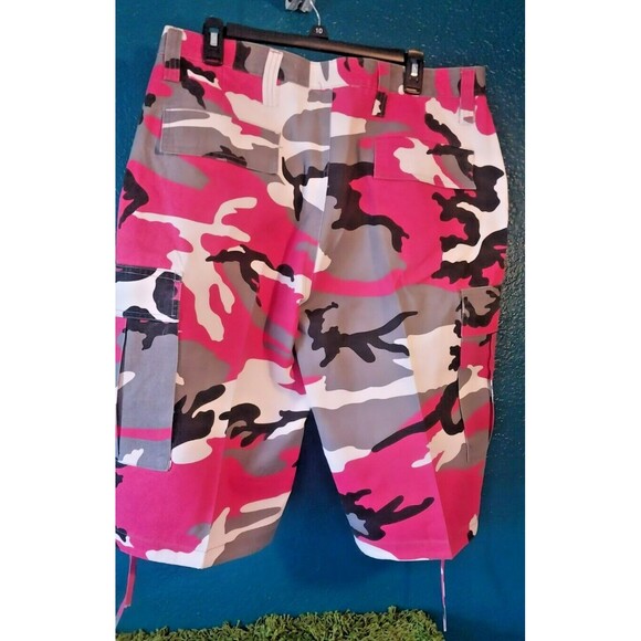 Vintage Pink and Black Camo Leg Shorts Mens Size 38 Regal Wear - Picture 2 of 8